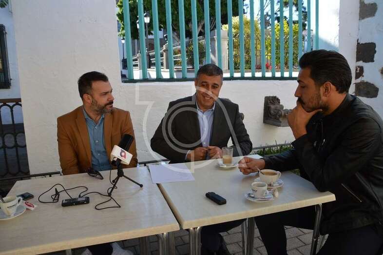 El concejal Servando González presentó esta mañana al pregonero de las fiestas en un encuentro con la prensa (Foto TA)
